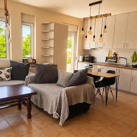 G&e House *